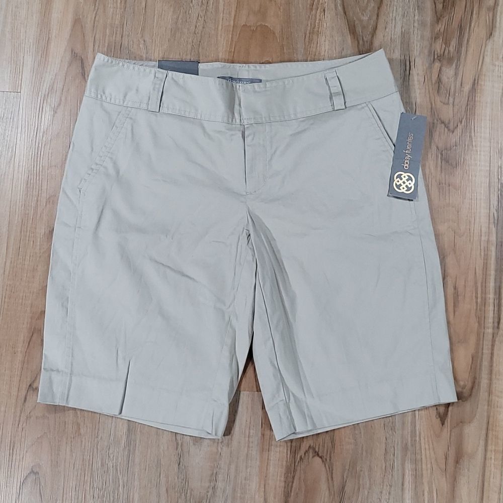 🔹️NWT Daisy Fuentes Tan Favorite Fit Bermuda Shorts Size 8